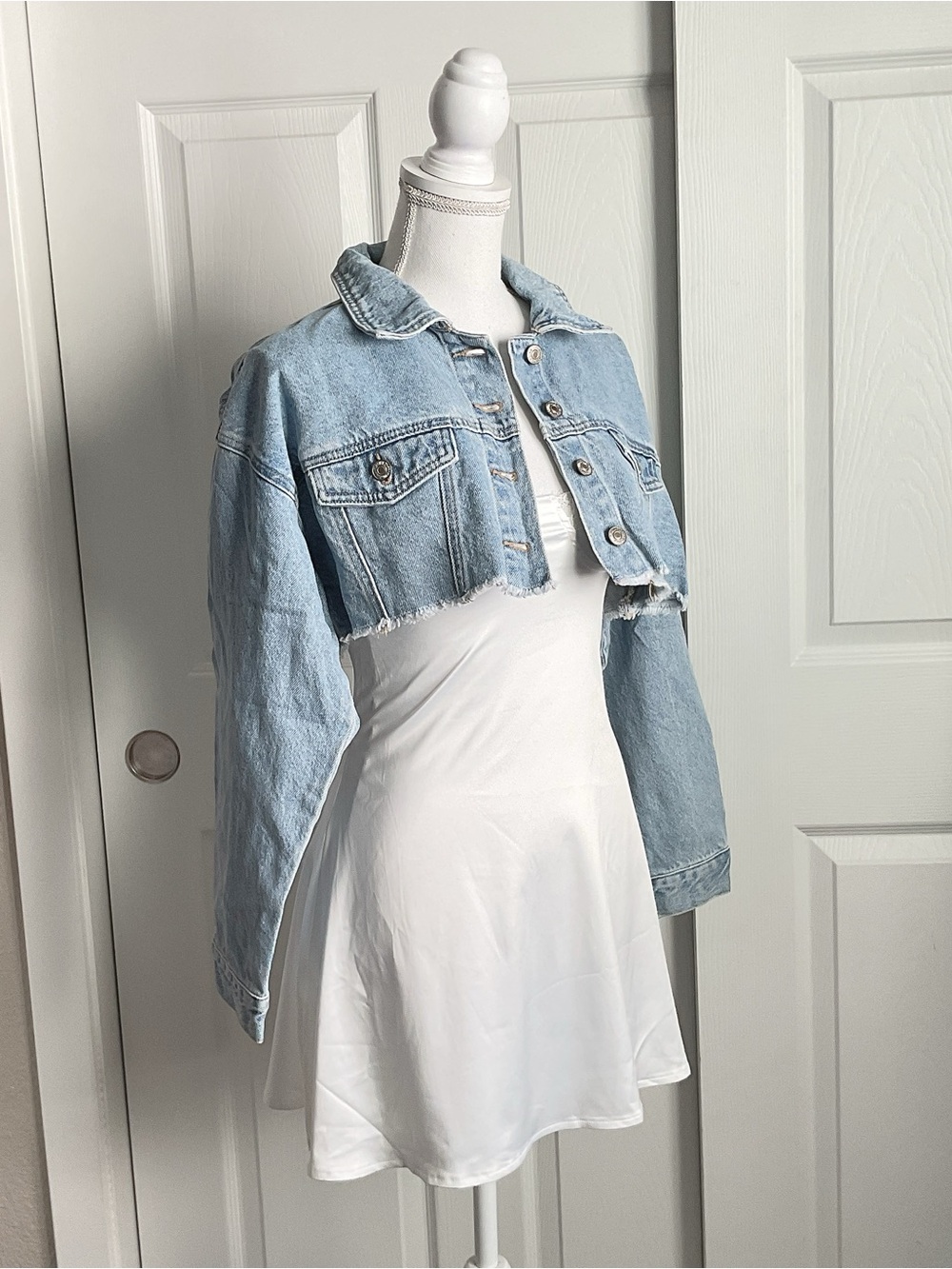Cropped Light Wash Denim Jacket - Light Blue